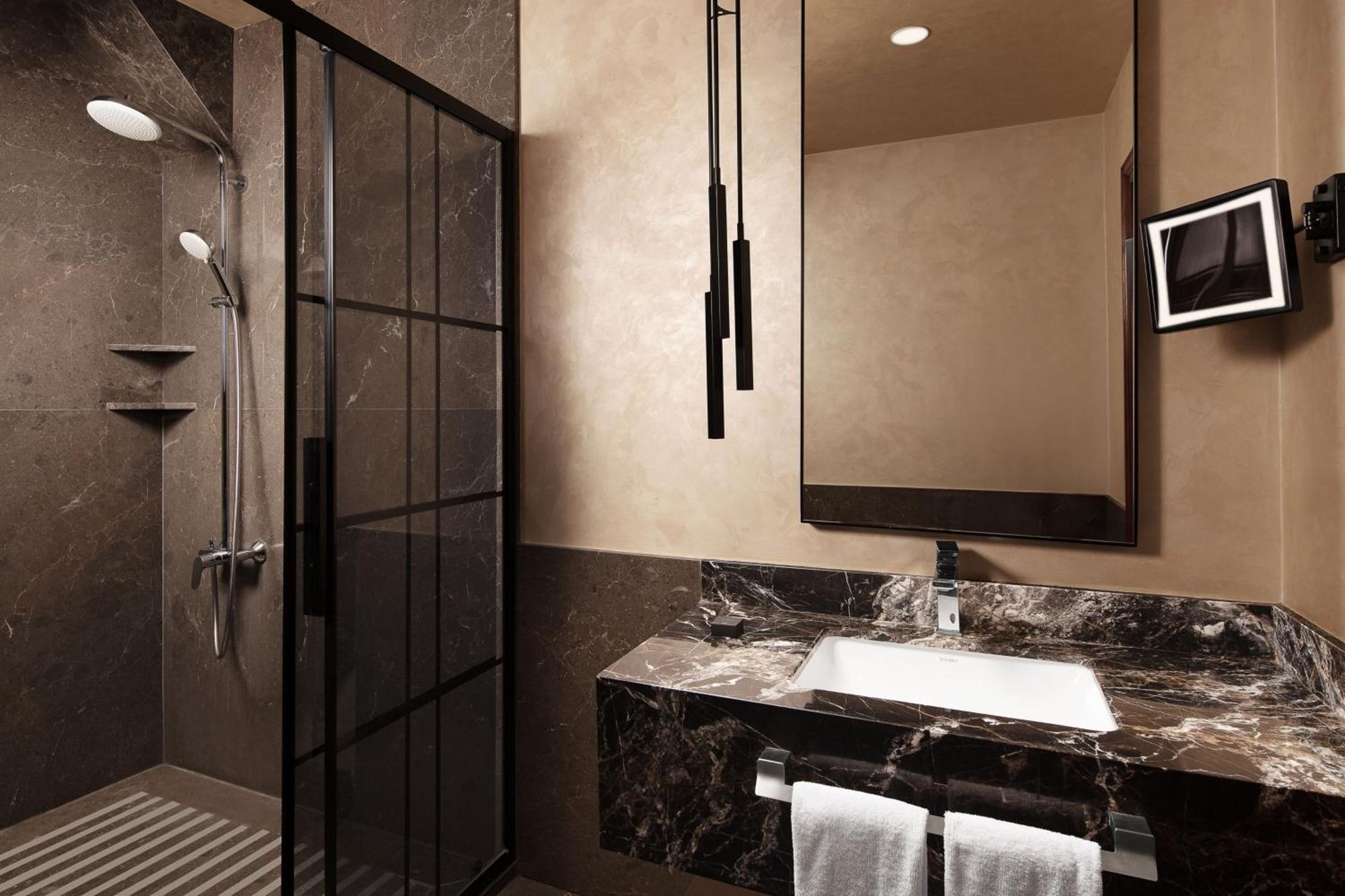 Decamondo Galata, A Tribute Portfolio Hotel Isztambul Kültér fotó Bathroom