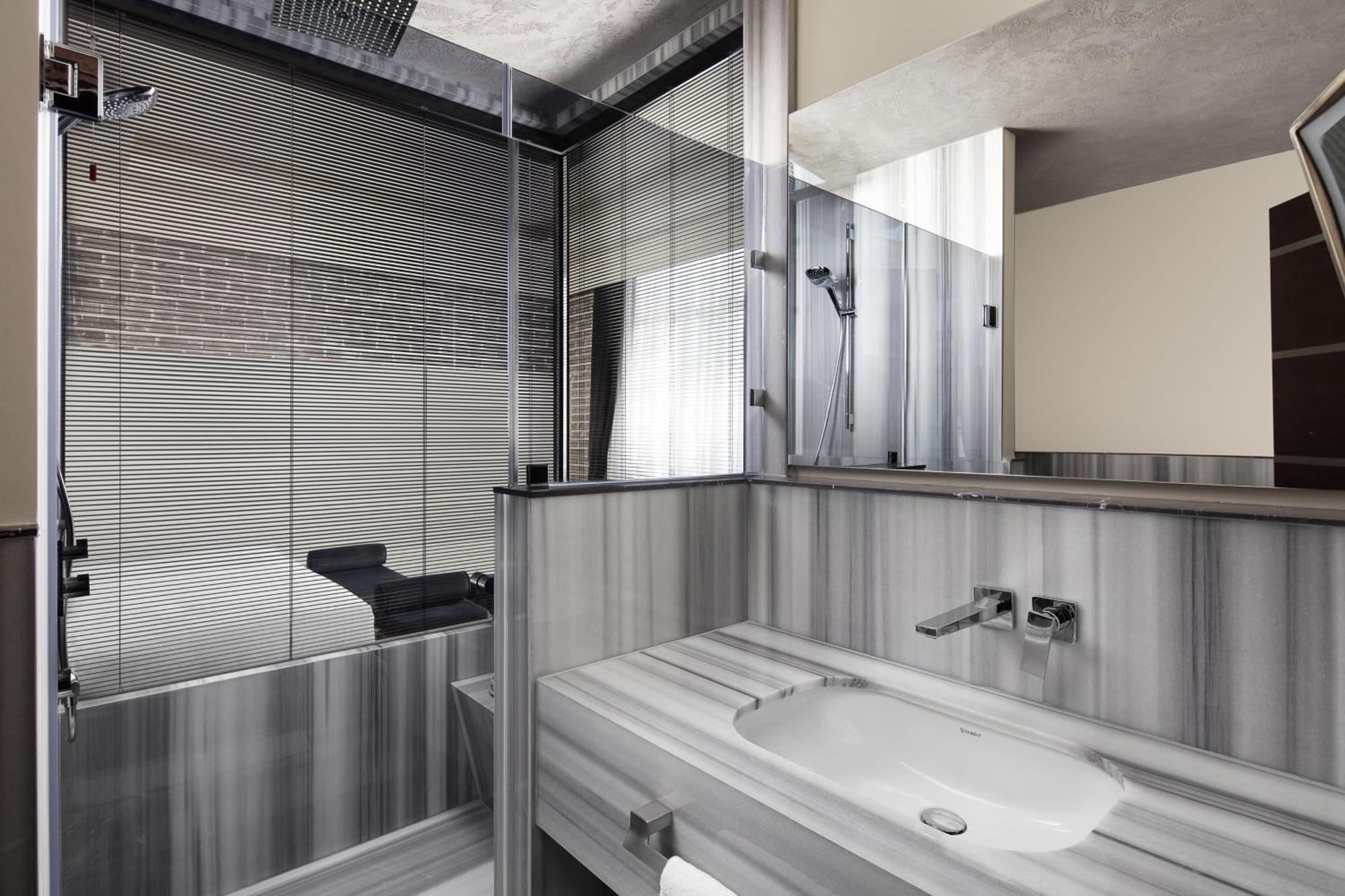 Decamondo Galata, A Tribute Portfolio Hotel Isztambul Kültér fotó A modern Turkish bath