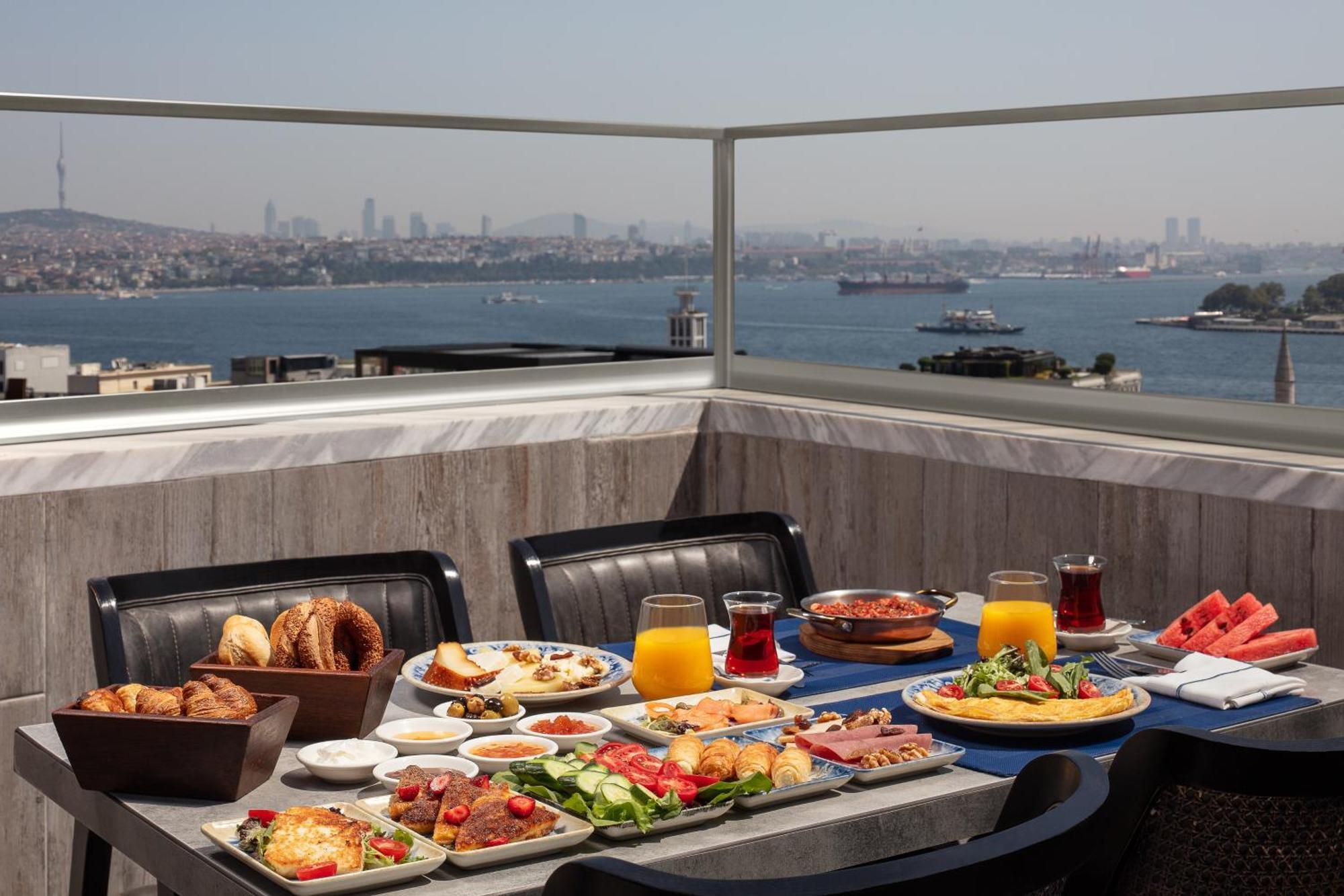 Decamondo Galata, A Tribute Portfolio Hotel Isztambul Kültér fotó Turkish breakfast